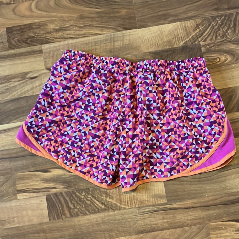 Womens Under Armor Colorful Heat Gear Semi-Fitted Shorts, Size L - Picture 3 of 6